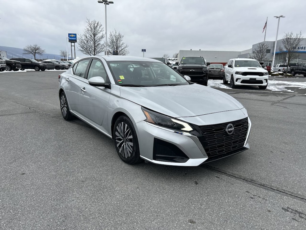 Used 2023 Nissan Altima 2.5 SV Sedan