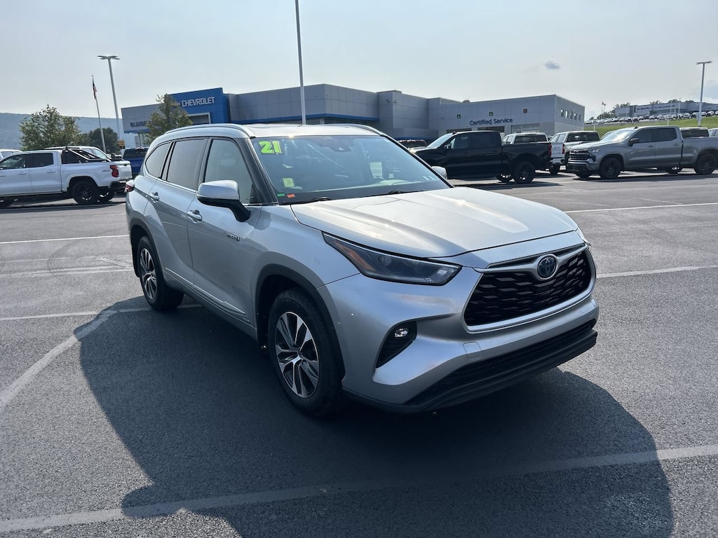 Used 2021 Toyota Highlander Hybrid XLE SUV