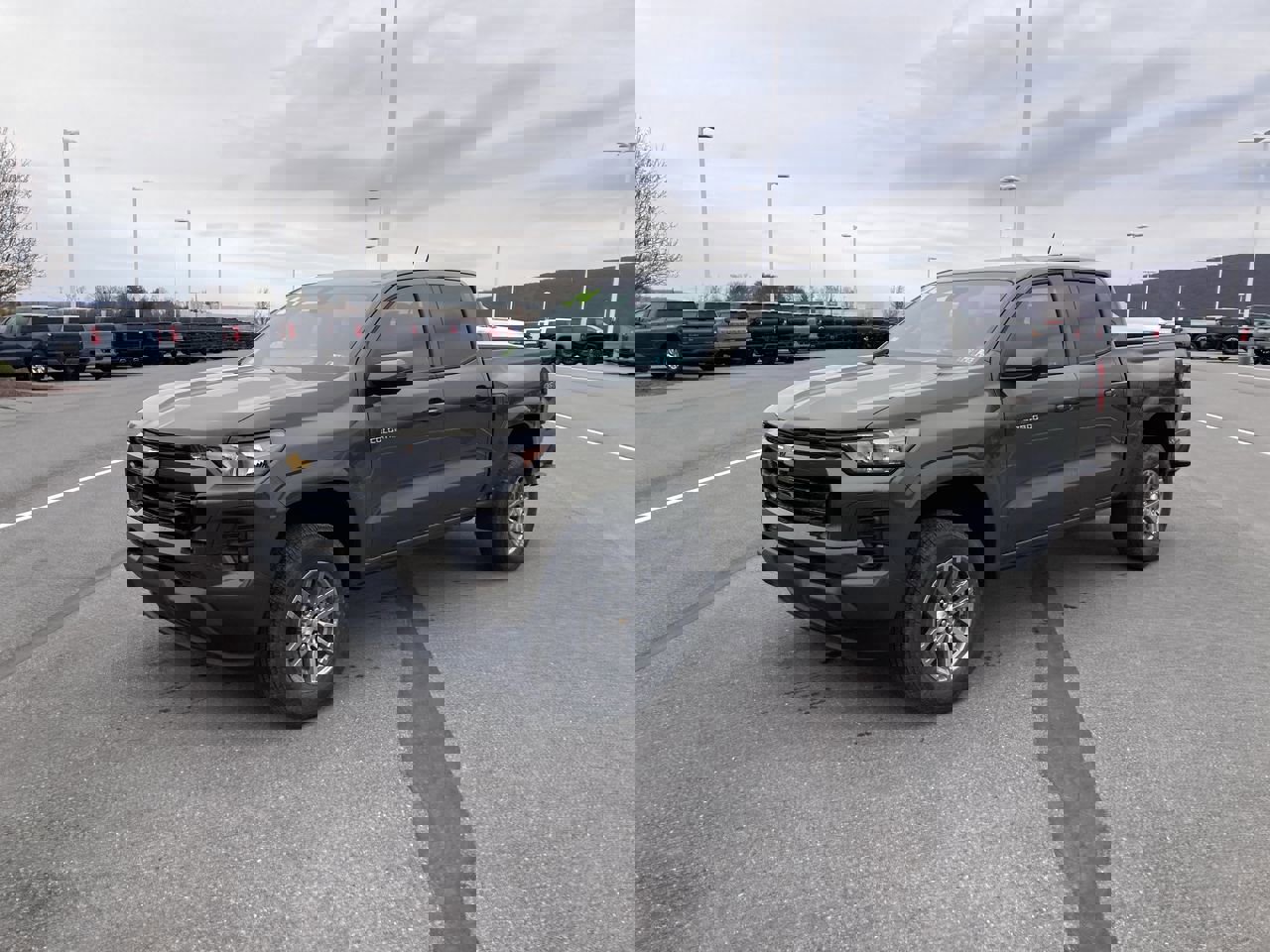 2024 Chevrolet Colorado LT photo 3