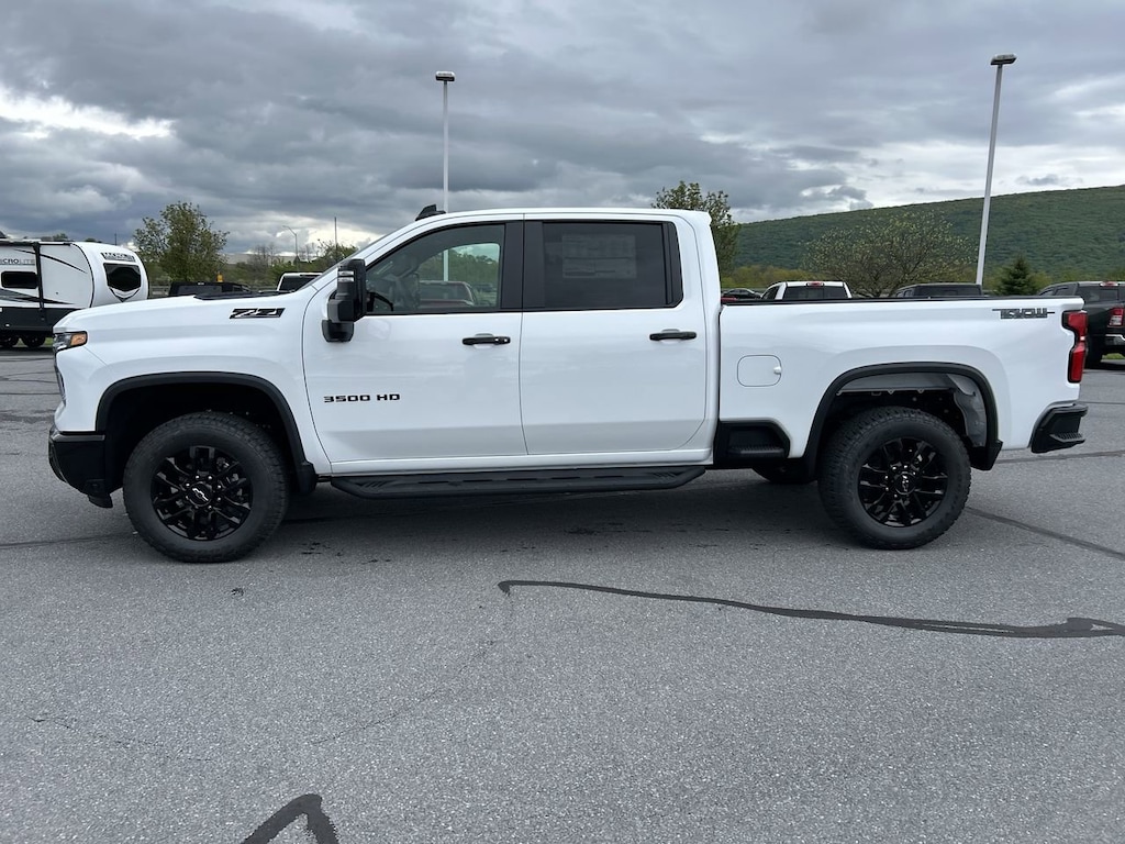 New 2026 Chevrolet Silverado 3500 HD LT Truck Crew Cab