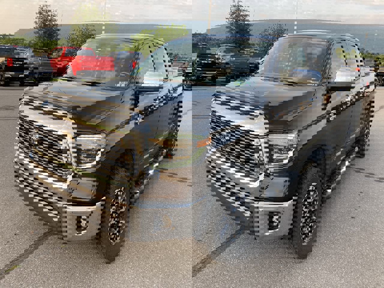 2019 Toyota Tundra SR5 CrewMax photo 3