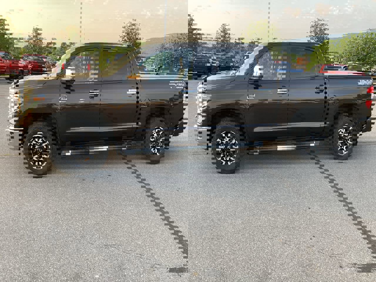2019 Toyota Tundra SR5 CrewMax photo 4