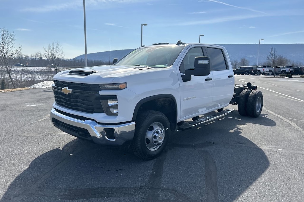 New 2025 Chevrolet Silverado 3500HD Chassis Work Truck Truck Crew Cab