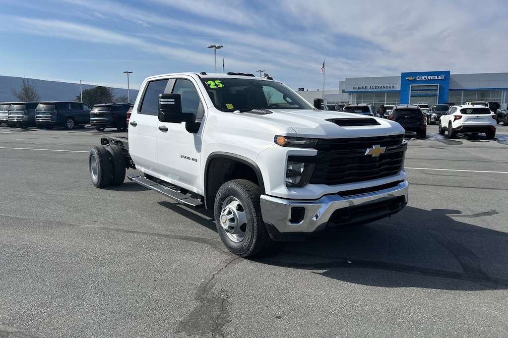 New 2025 Chevrolet Silverado 3500HD Chassis Work Truck Truck Crew Cab