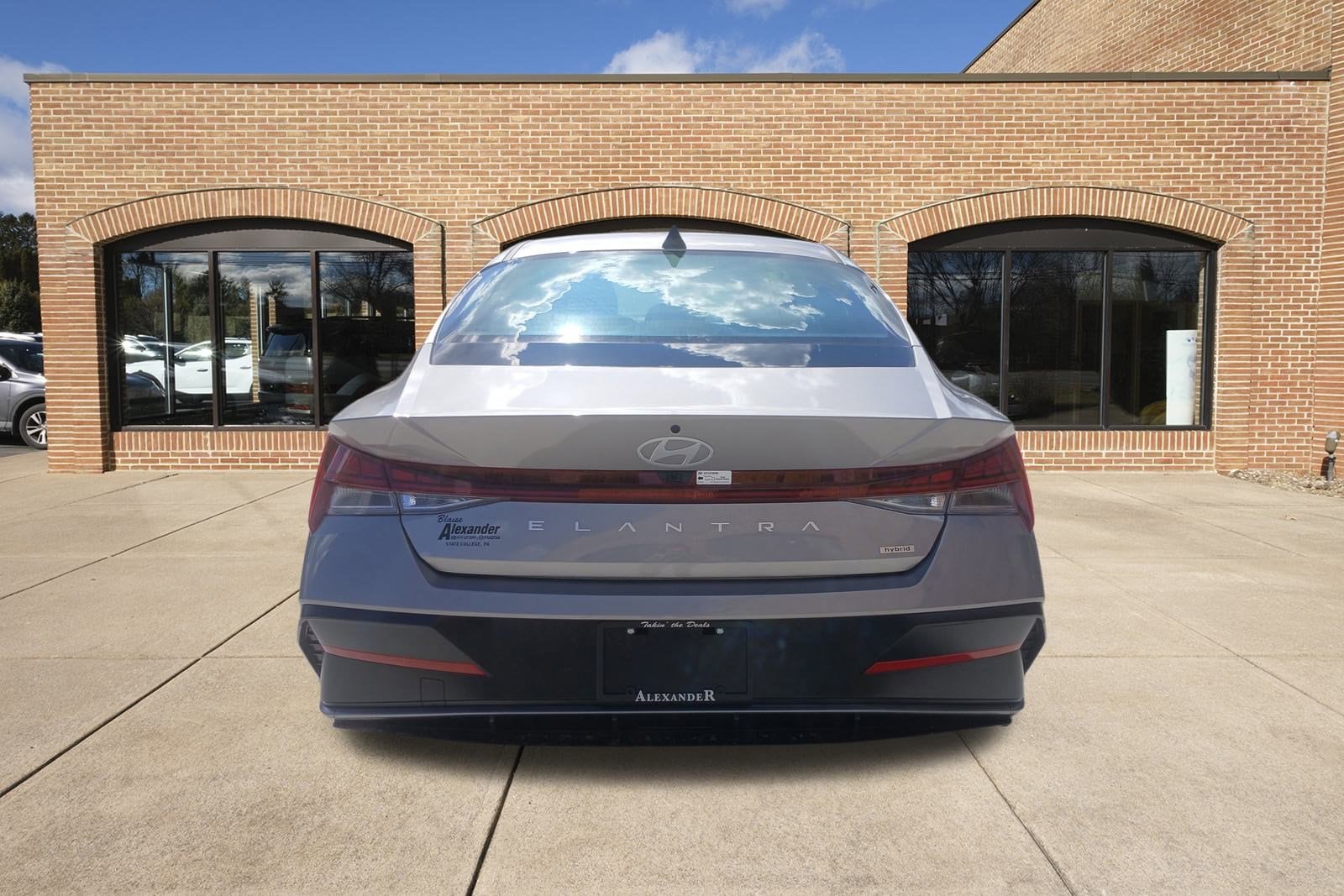2025 Hyundai Elantra Hybrid Limited photo 3