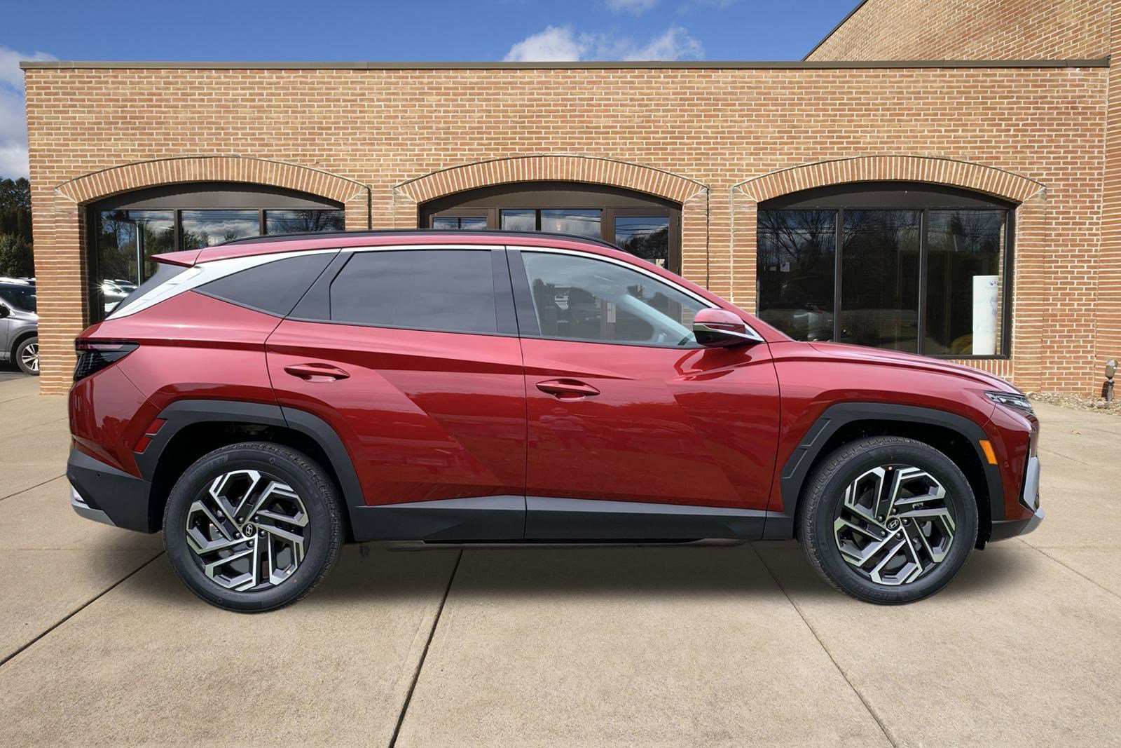 2025 Hyundai Tucson Hybrid Limited photo 2