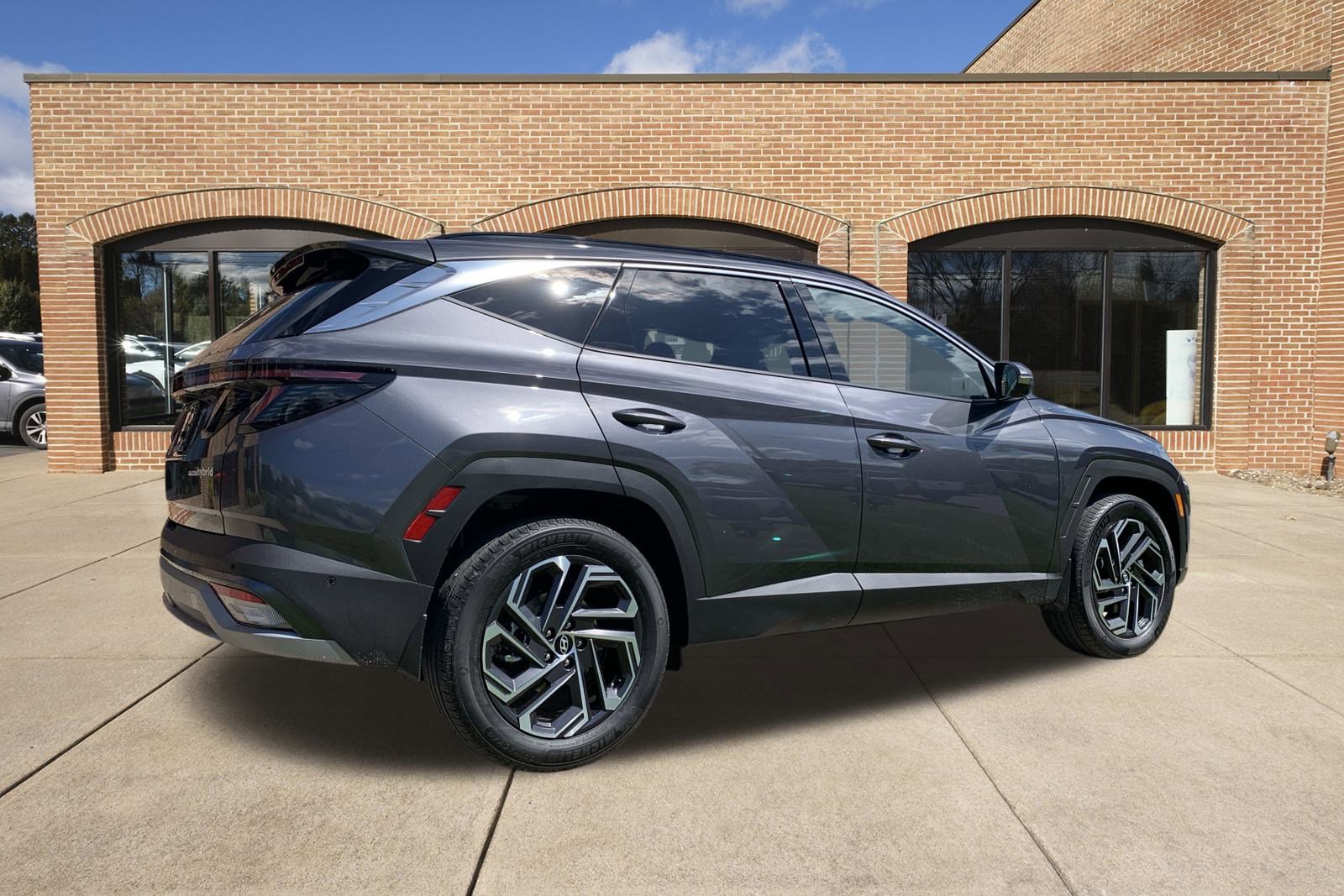2025 Hyundai Tucson Hybrid Limited photo 3