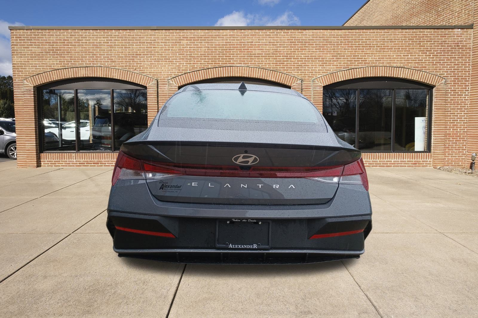 2025 Hyundai Elantra SEL Sport photo 4