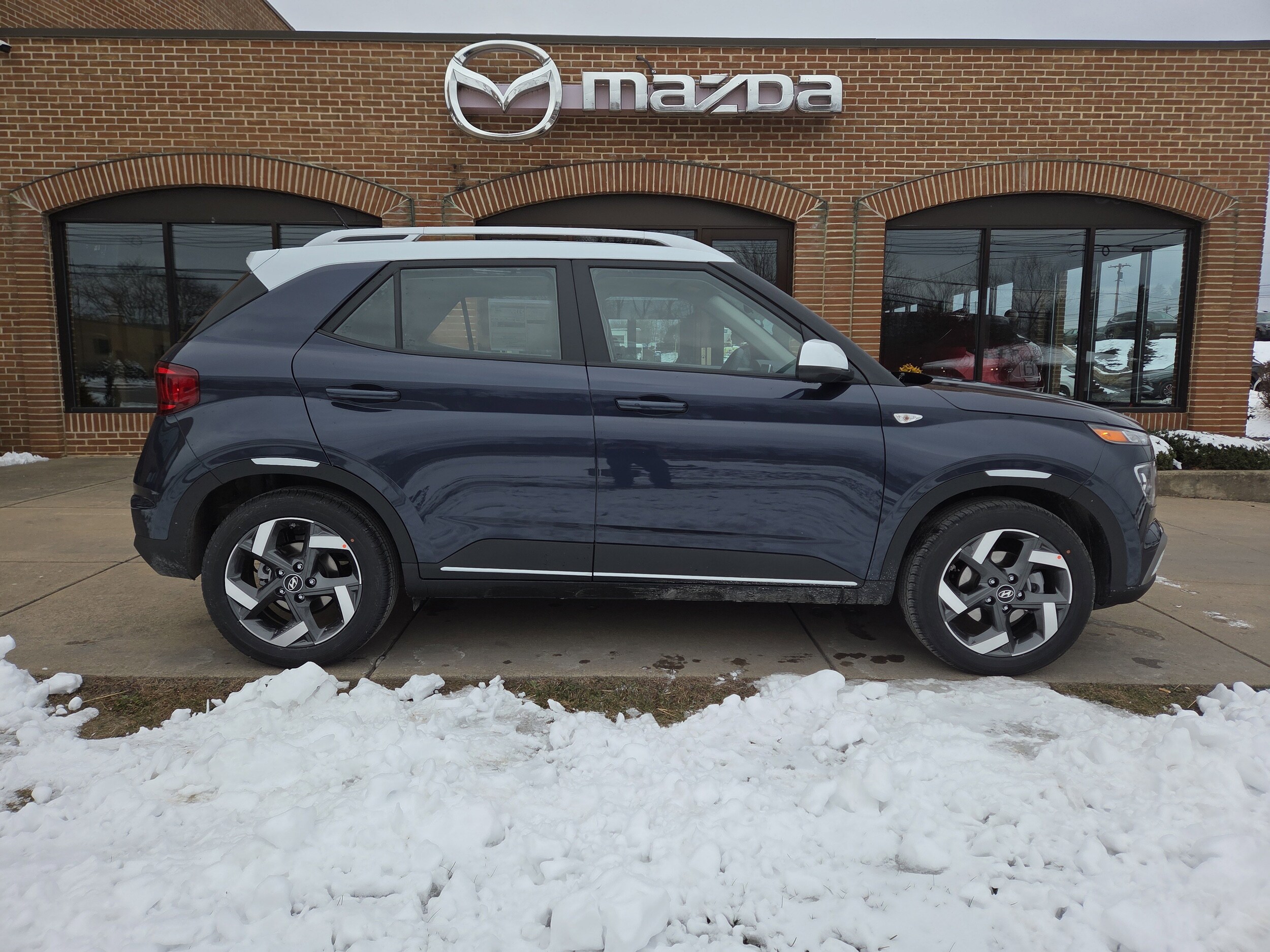 2026 Hyundai Venue SEL photo 2