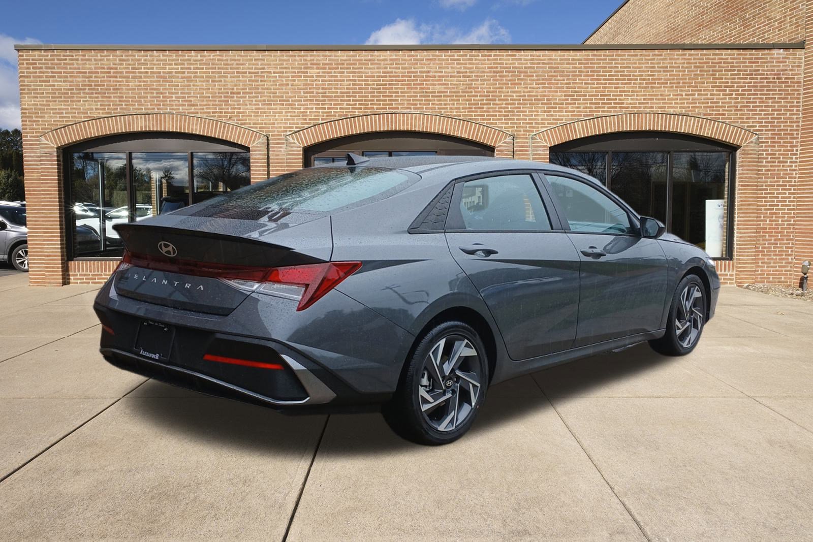 2025 Hyundai Elantra SEL Sport photo 3