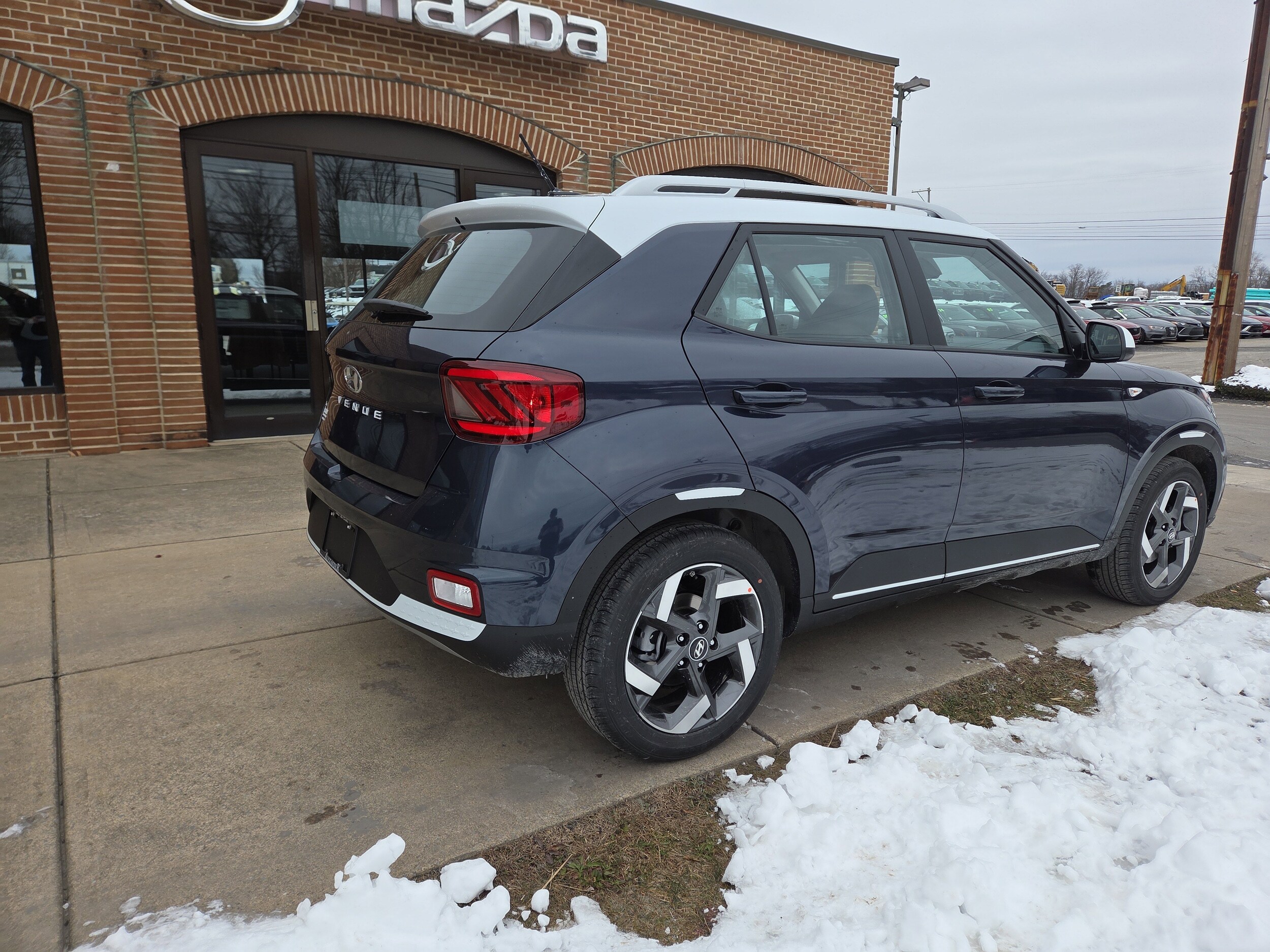 2026 Hyundai Venue SEL photo 3