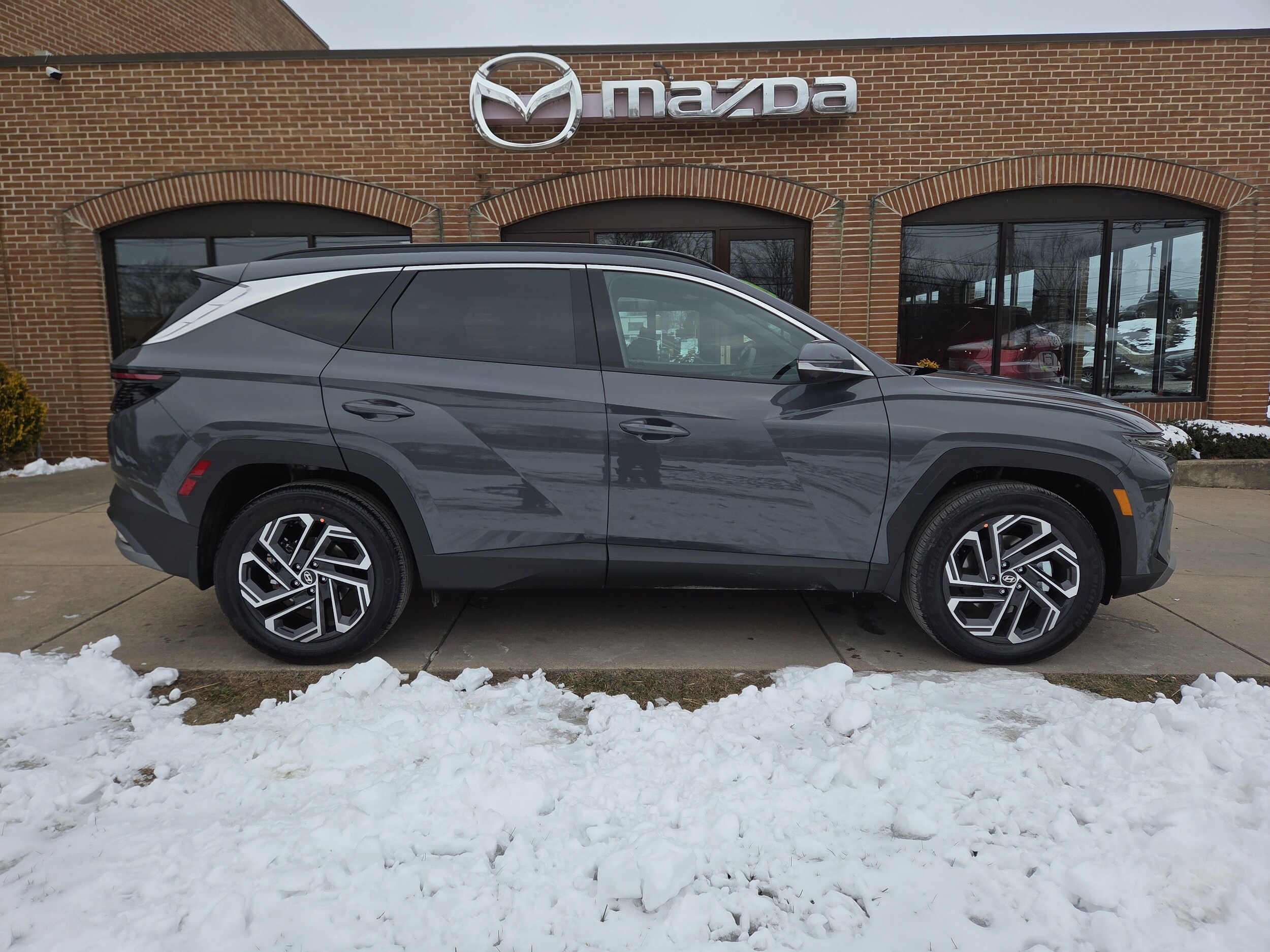 2026 Hyundai Tucson Hybrid Limited photo 2