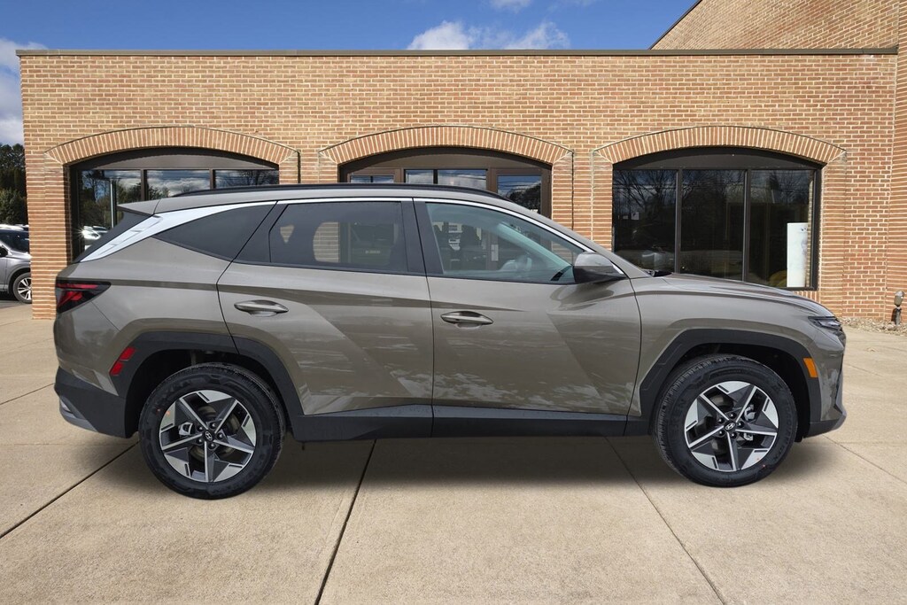 New 2026 Hyundai Tucson Hybrid SEL SUV