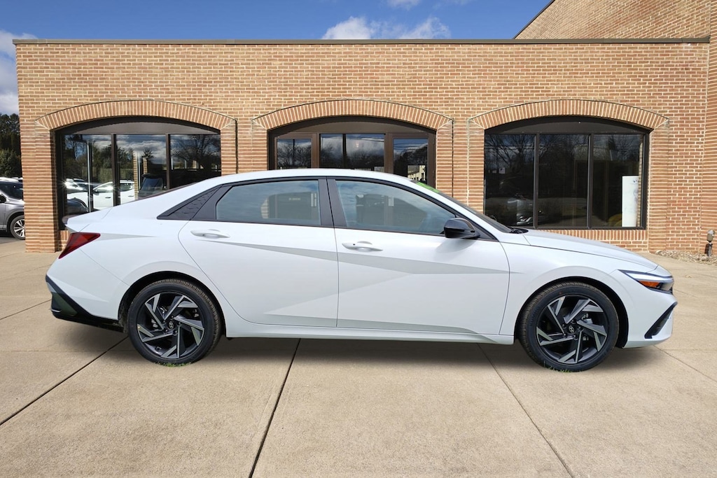 New 2025 Hyundai Elantra SEL Sport Sedan