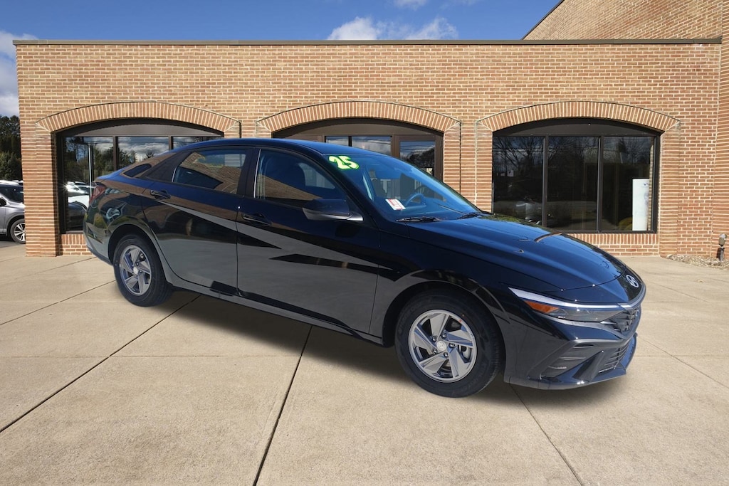 New 2025 Hyundai Elantra SE Sedan
