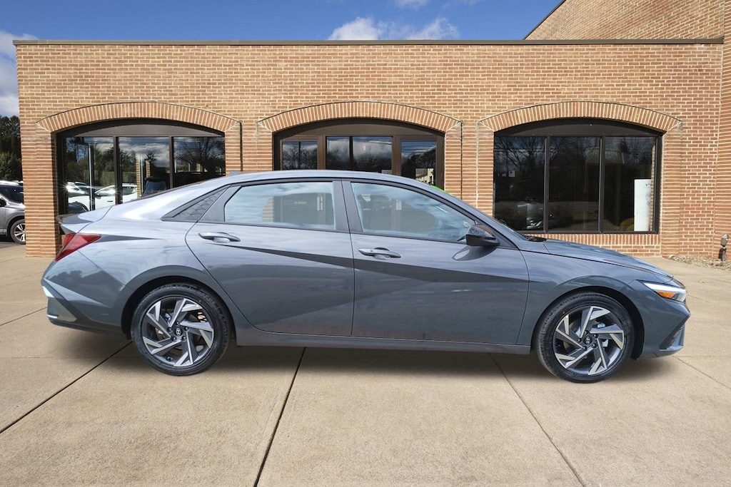 New 2025 Hyundai Elantra SEL Sport Sedan