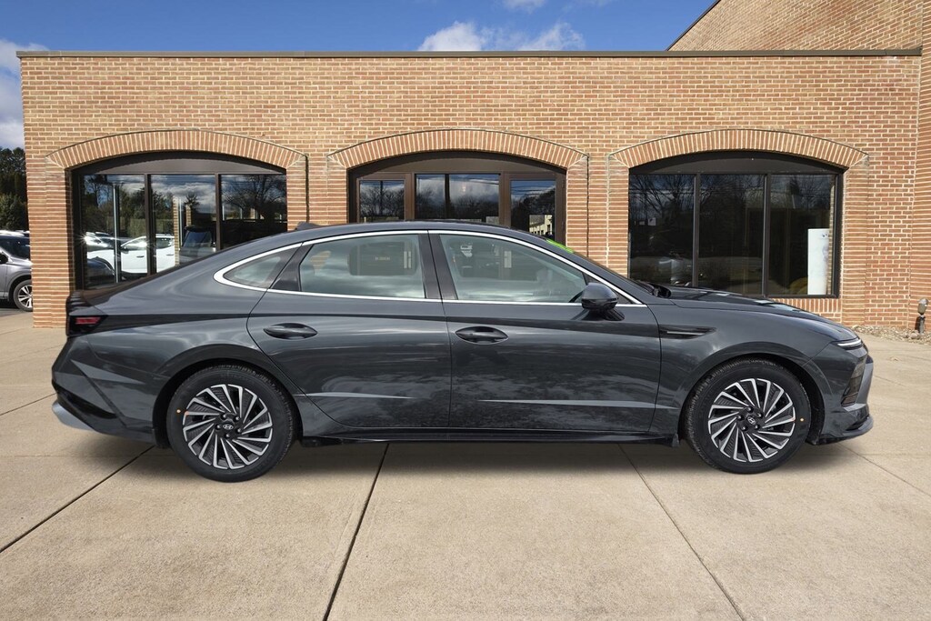 New 2026 Hyundai Sonata Hybrid SEL Sedan