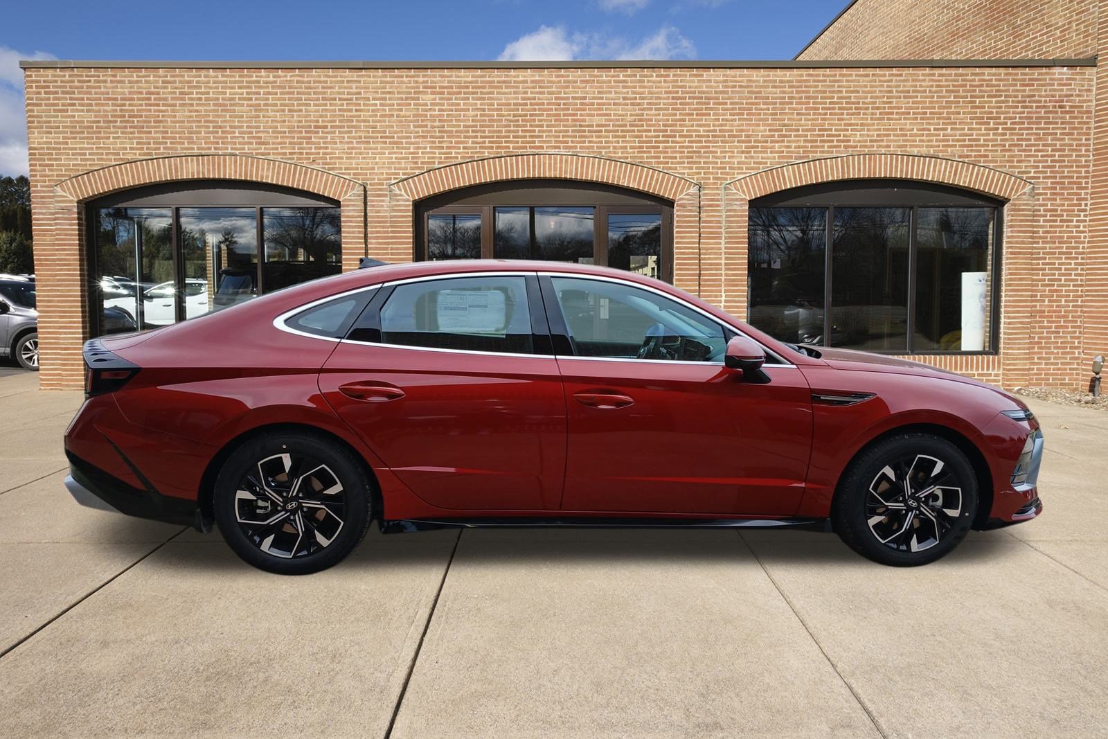 2025 Hyundai Sonata SEL photo 2