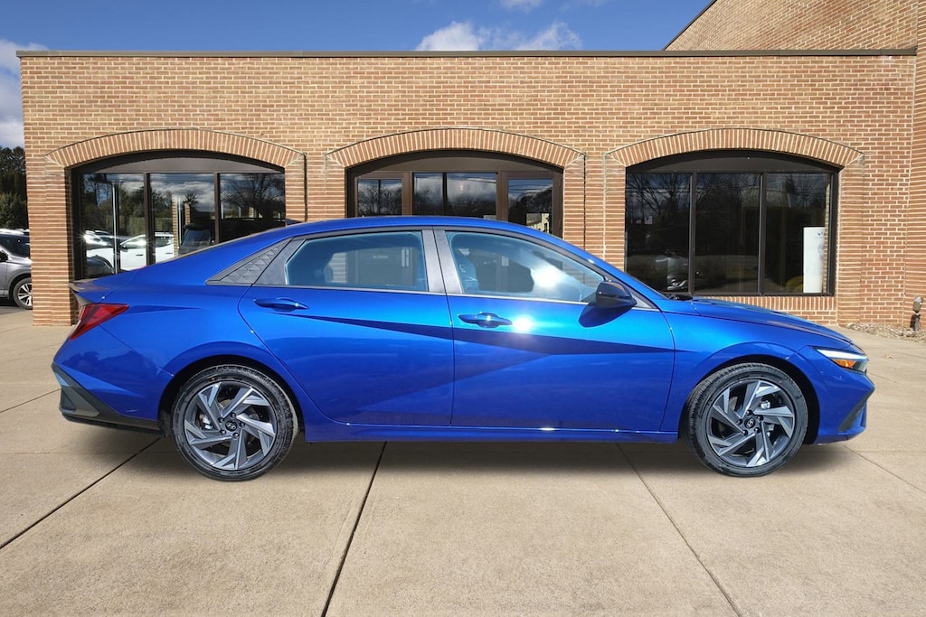 New 2025 Hyundai Elantra SEL Sport Sedan