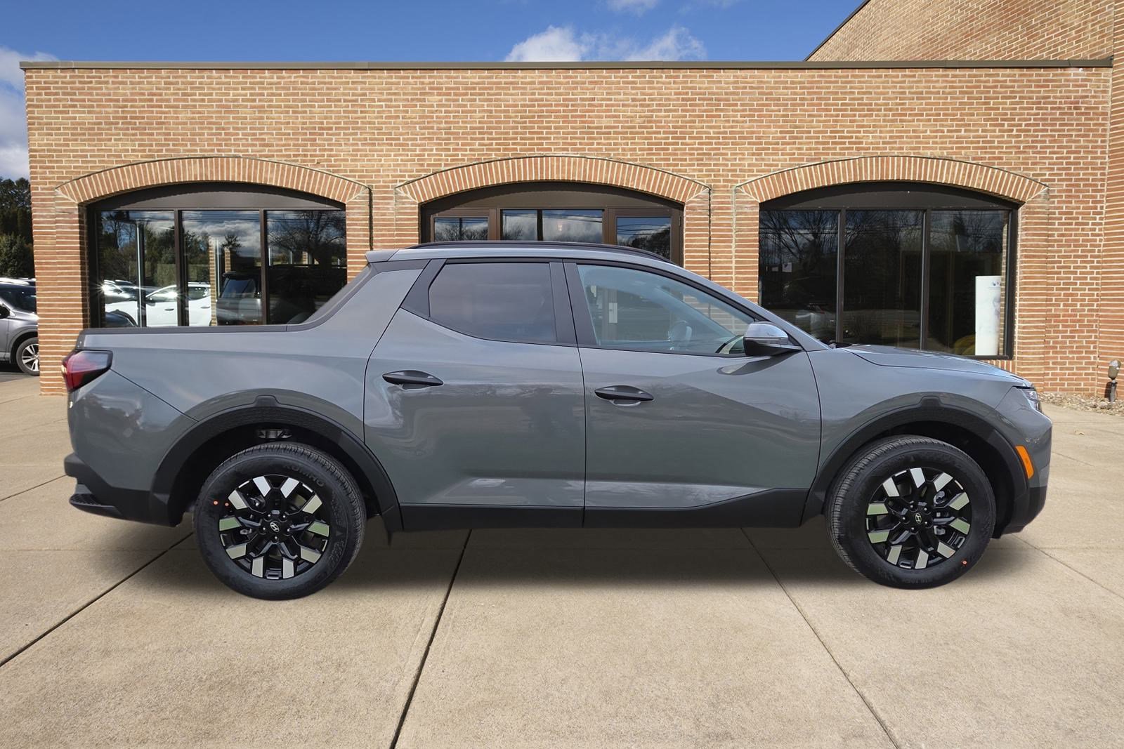 2026 Hyundai Santa Cruz SEL Activity photo 2
