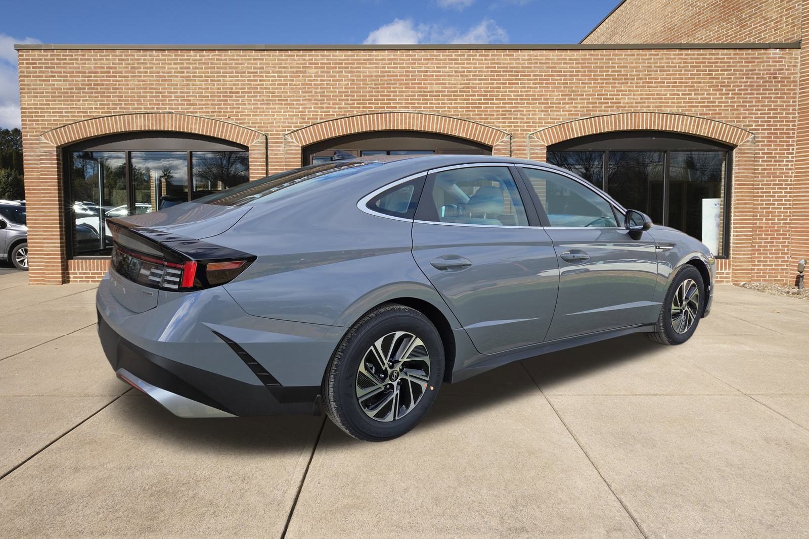 2026 Hyundai Sonata Hybrid Blue photo 2