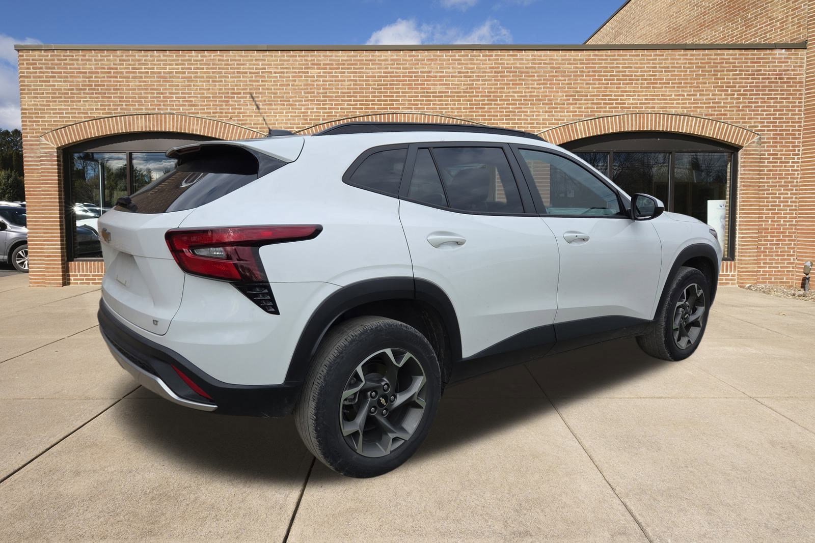 2024 Chevrolet Trax LT photo 3