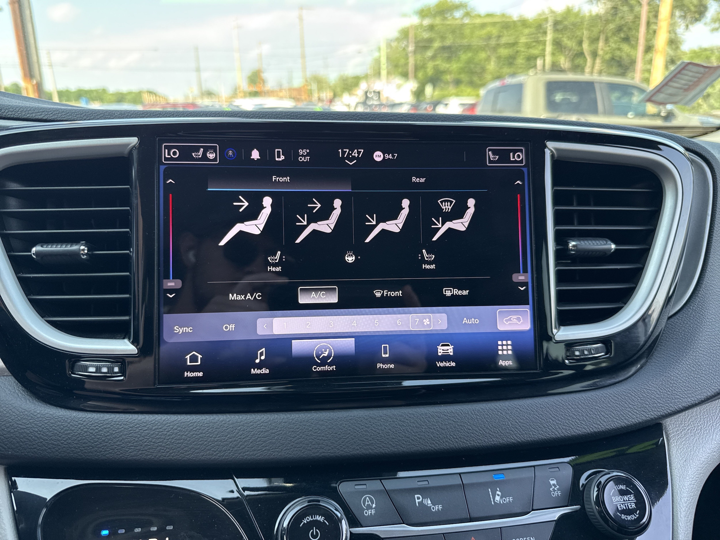 2023 Chrysler Pacifica Touring L - Photo 20