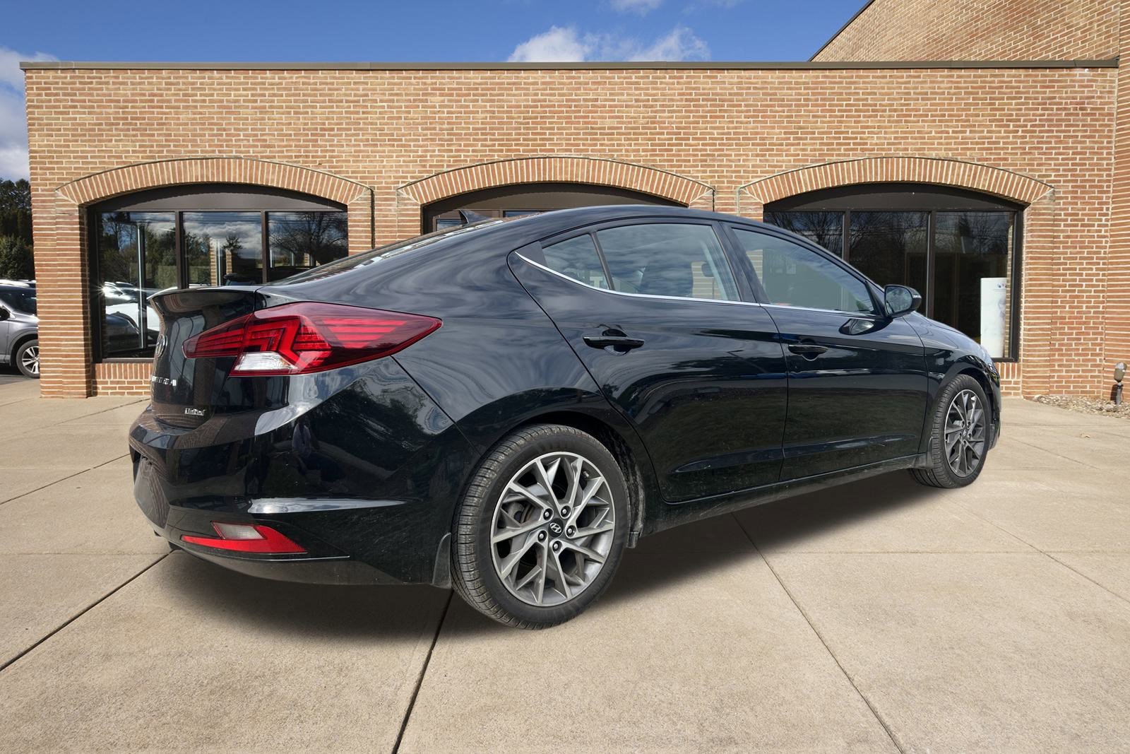 2020 Hyundai Elantra Limited photo 3