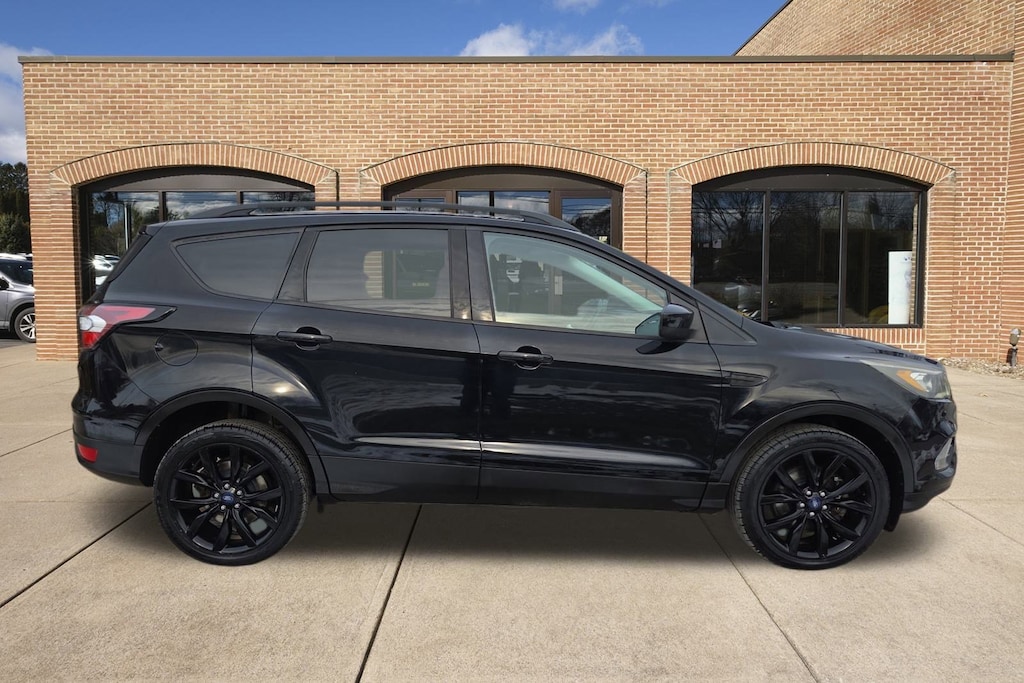 Used 2017 Ford Escape SE SUV