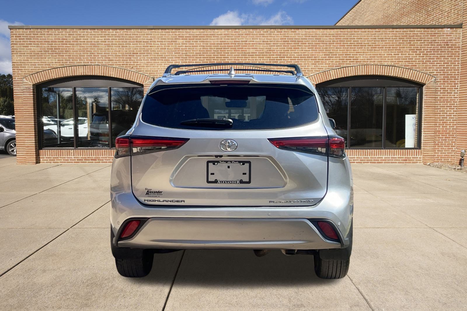 2023 Toyota Highlander Platinum photo 3