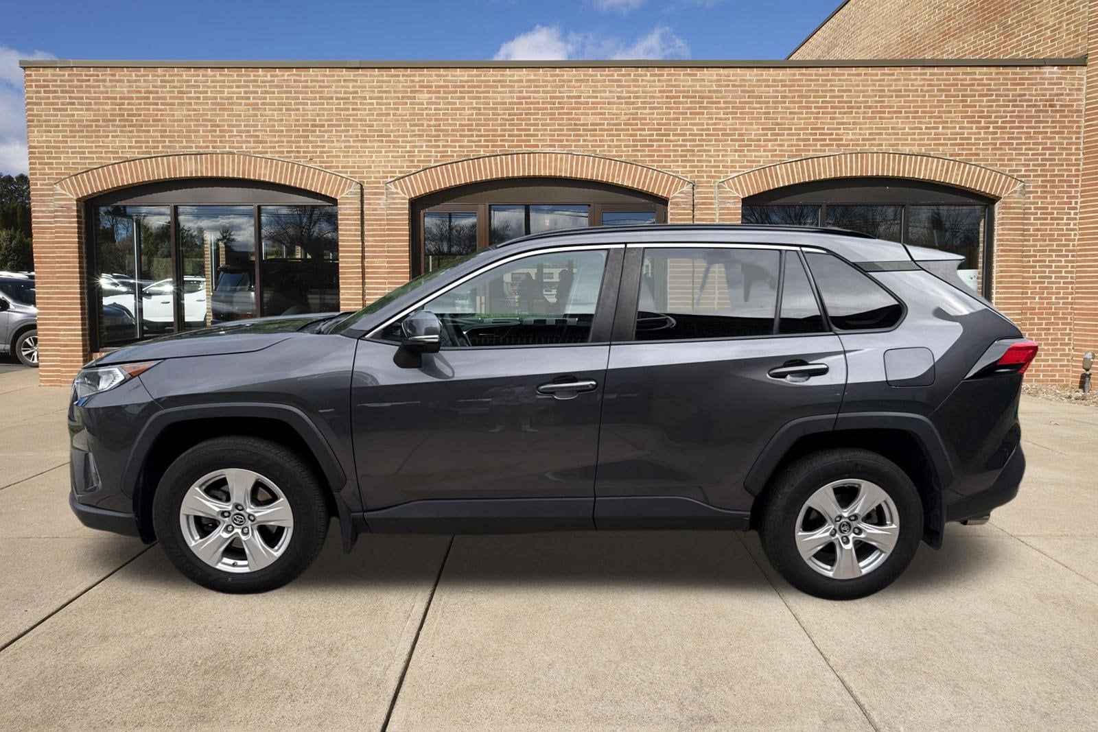 2019 Toyota RAV4 XLE - Photo 13