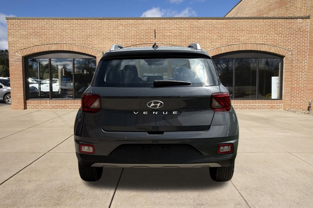 Used 2025 Hyundai Venue SEL SUV