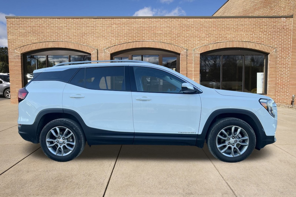 Used 2024 GMC Terrain SLT SUV