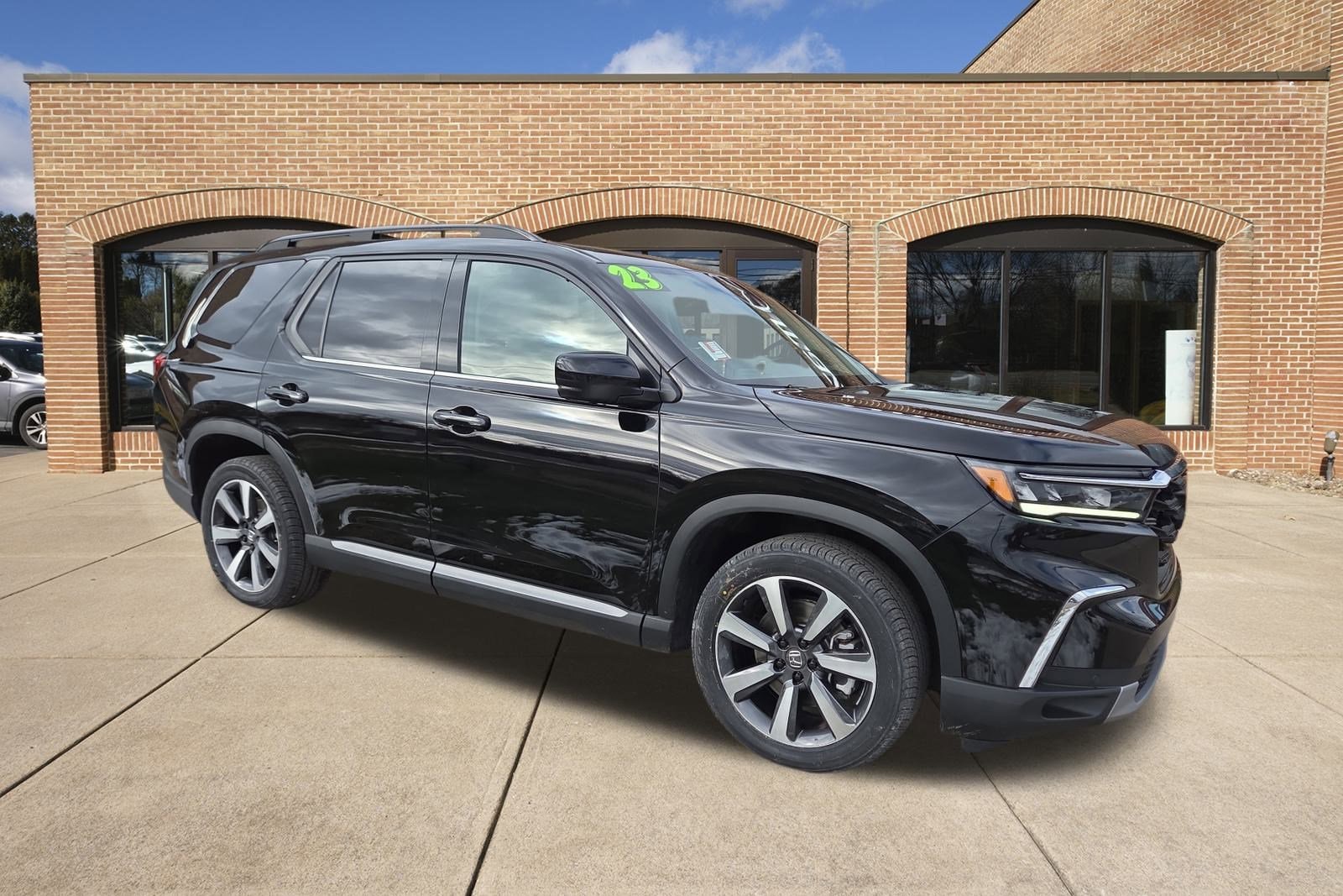 2023 Honda Pilot Elite's photo