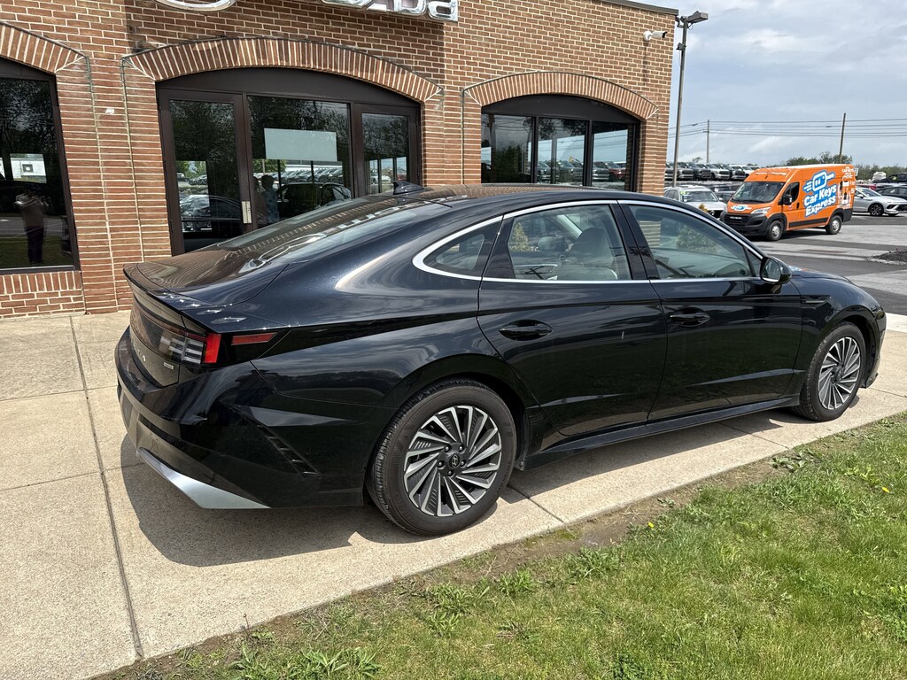 Used 2025 Hyundai Sonata Hybrid SEL Sedan
