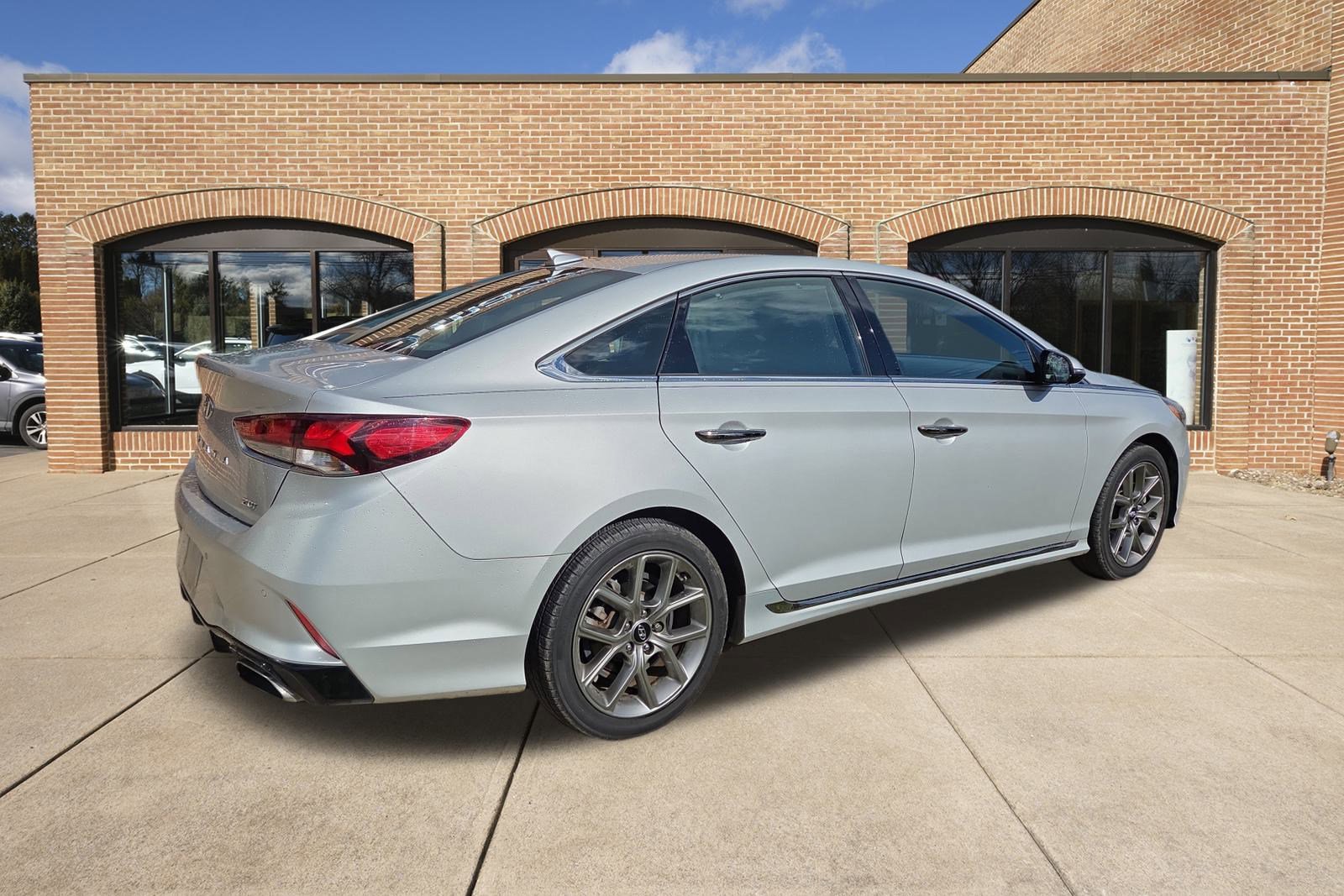 2018 Hyundai Sonata Limited 2.0T photo 3