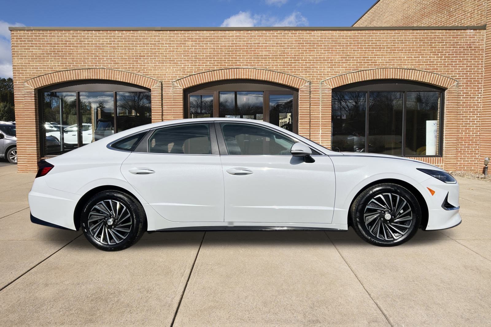 2023 Hyundai Sonata Hybrid SEL photo 2