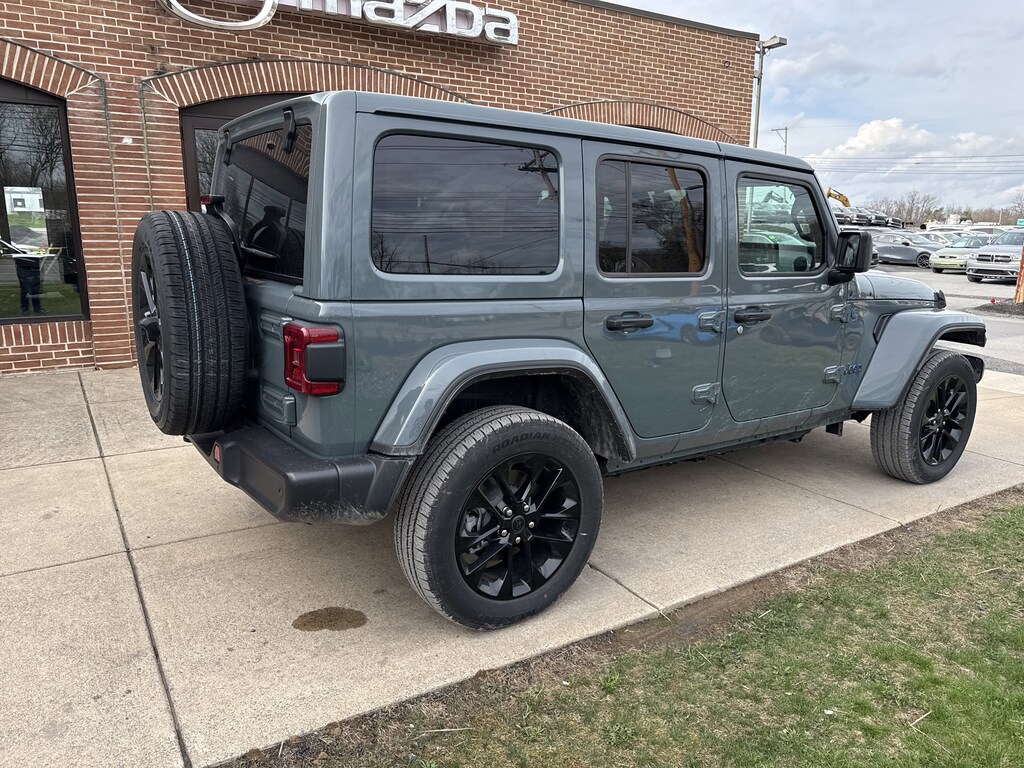 Used 2025 Jeep Wrangler 4xe Sahara SUV