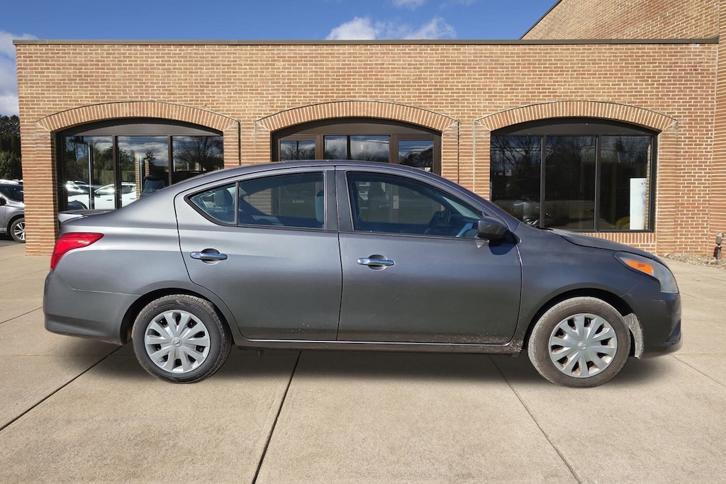 Used 2017 Nissan Versa Sedan 1.6 SV Sedan