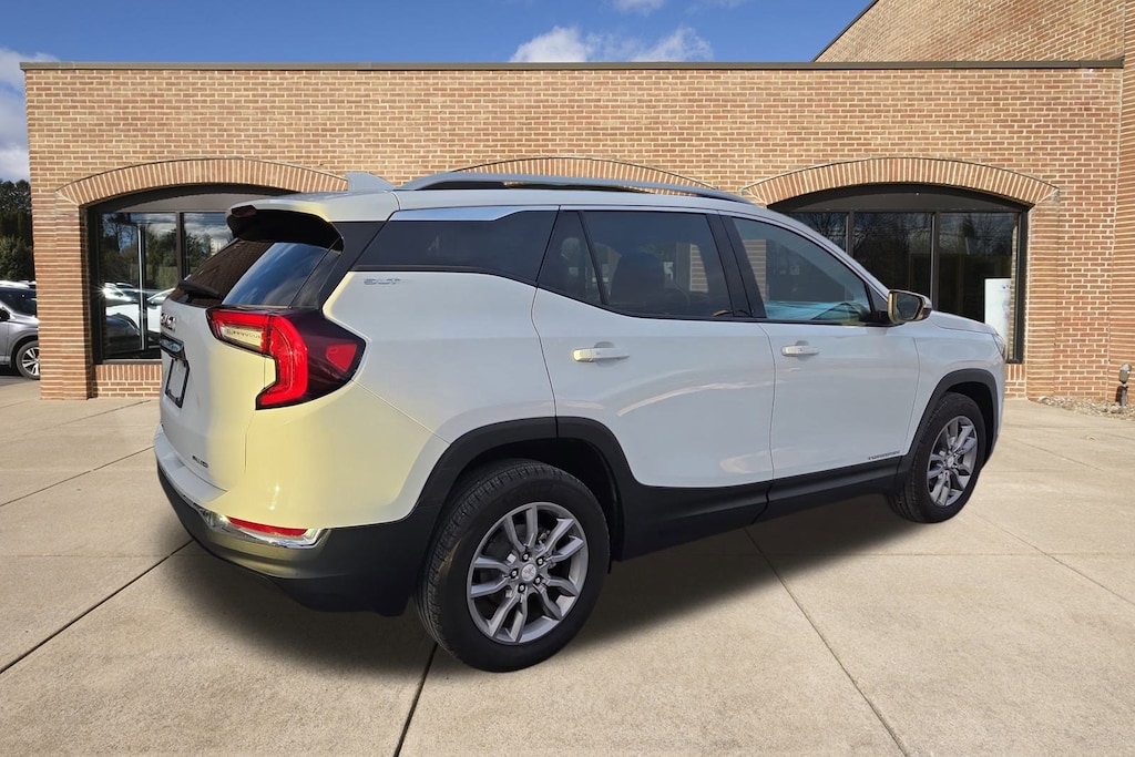 Used 2024 GMC Terrain SLT SUV