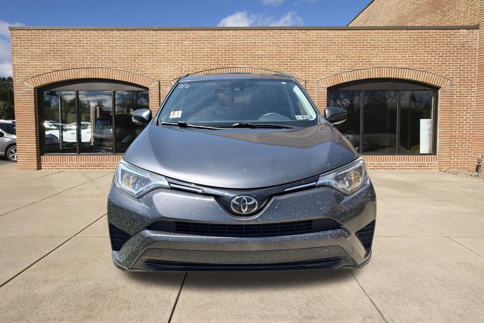 2018 Toyota RAV4 LE - Photo 8