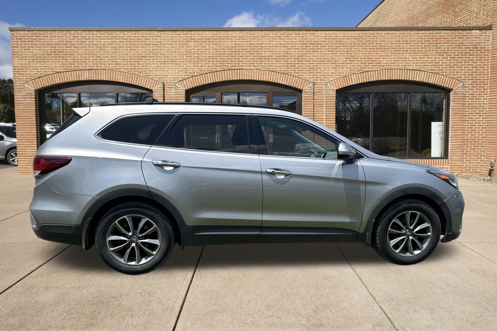 Used 2018 Hyundai Santa Fe SE with VIN KM8SNDHF3JU265060 for sale in State College, PA