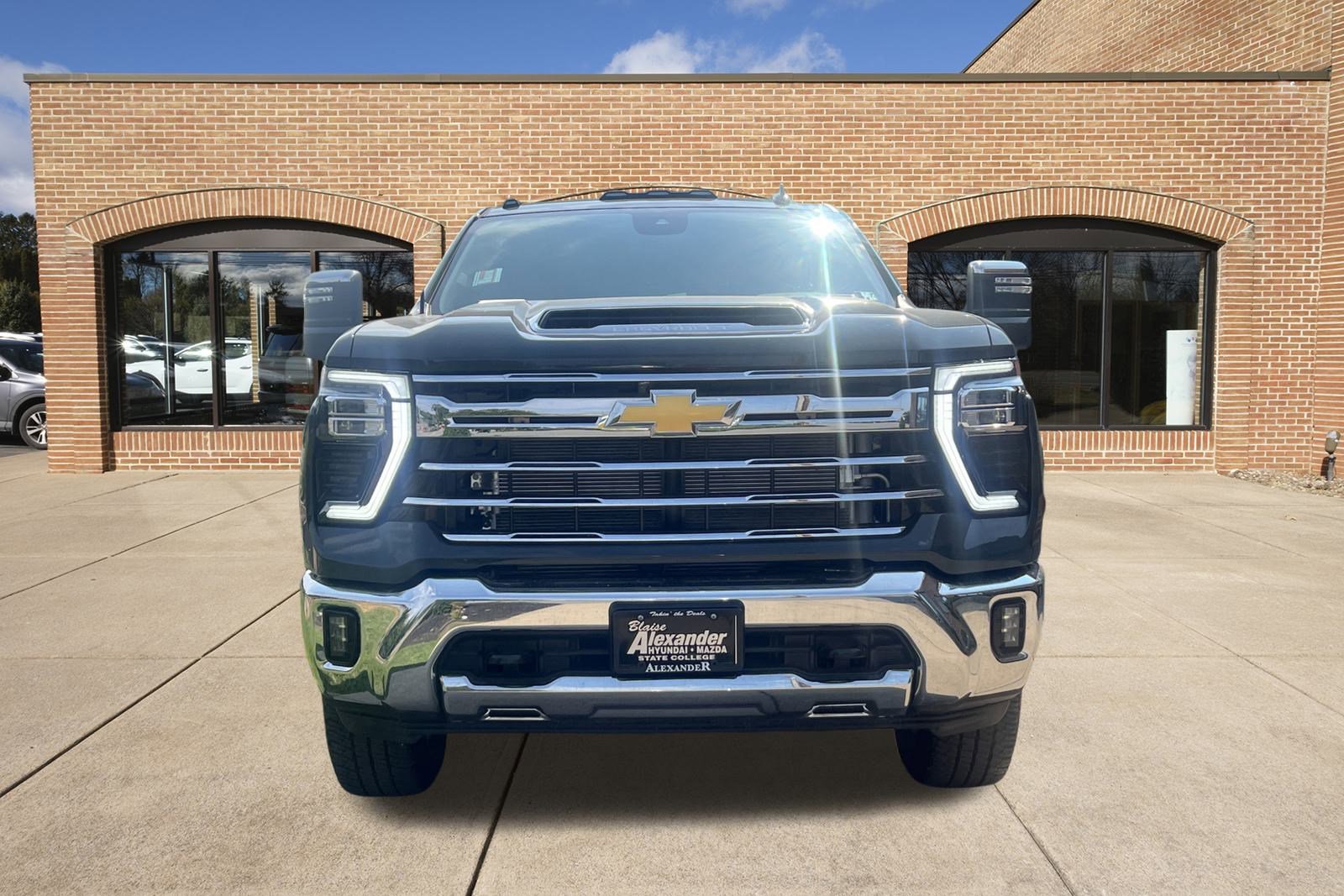 2025 Chevrolet Silverado 2500HD LTZ photo 3