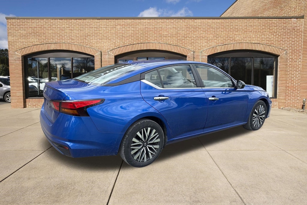 Used 2025 Nissan Altima SV Sedan