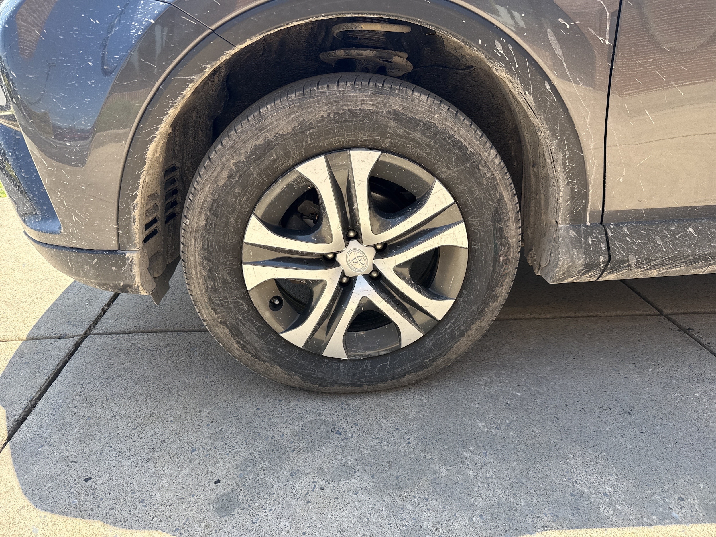 2018 Toyota RAV4 LE - Photo 10