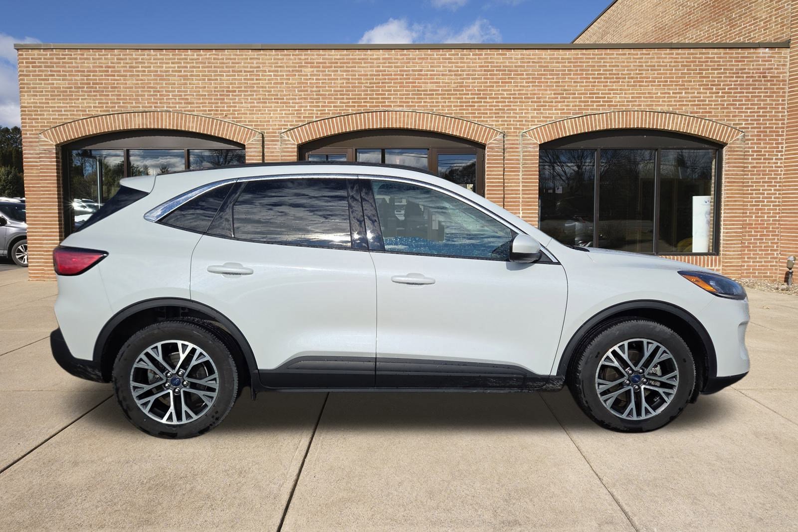 2020 Ford Escape SEL photo 2