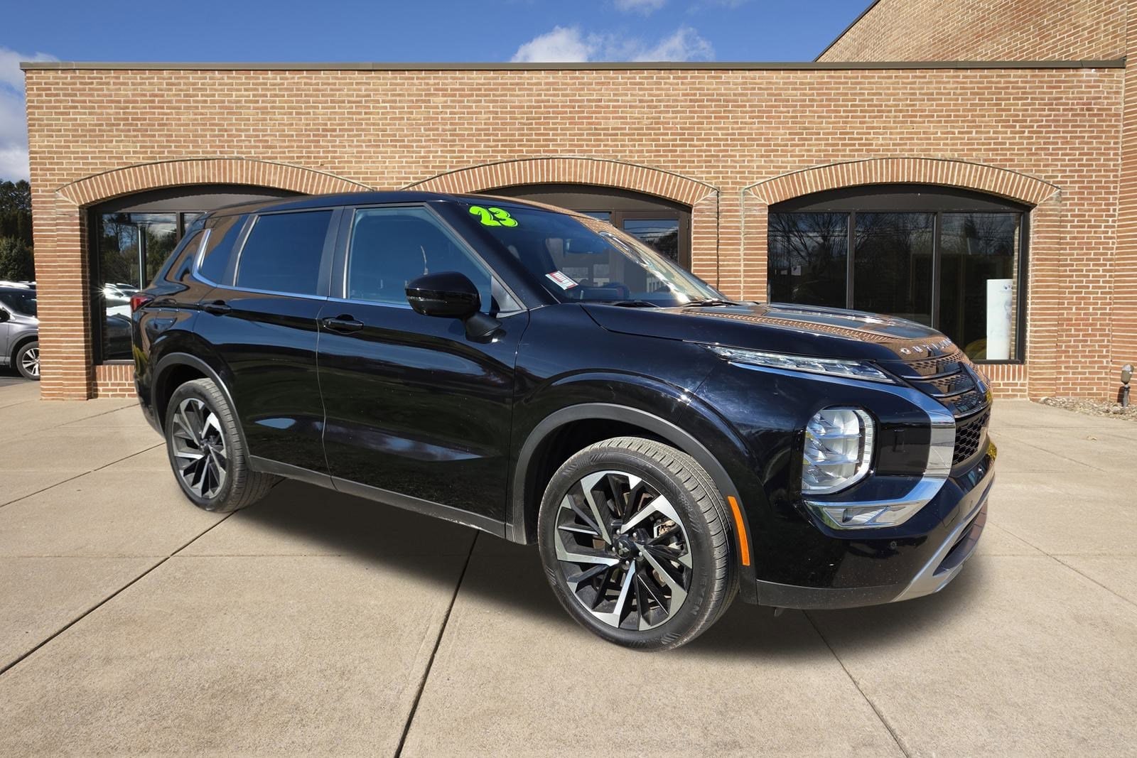 2023 Mitsubishi Outlander SE