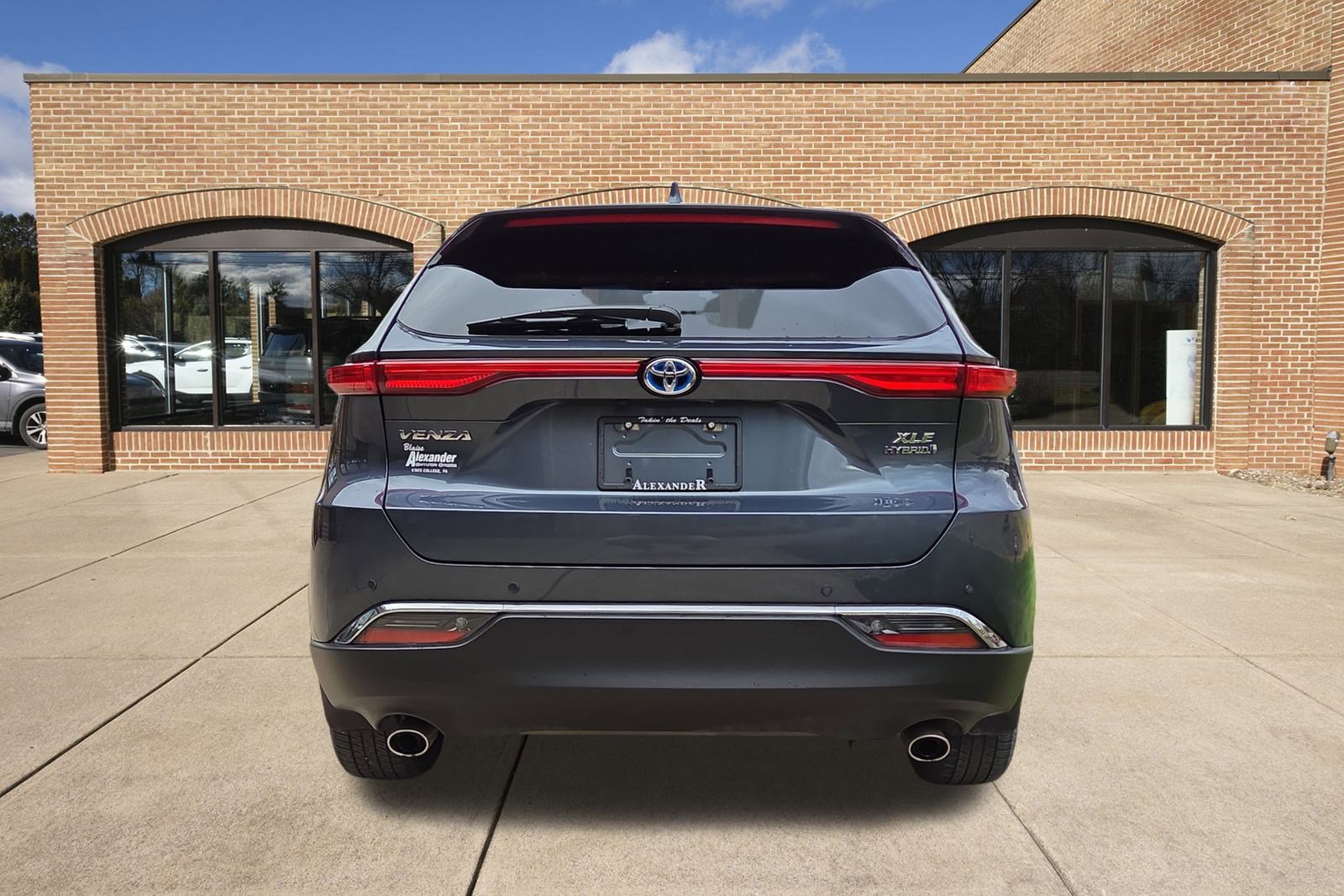 2023 Toyota Venza XLE photo 3