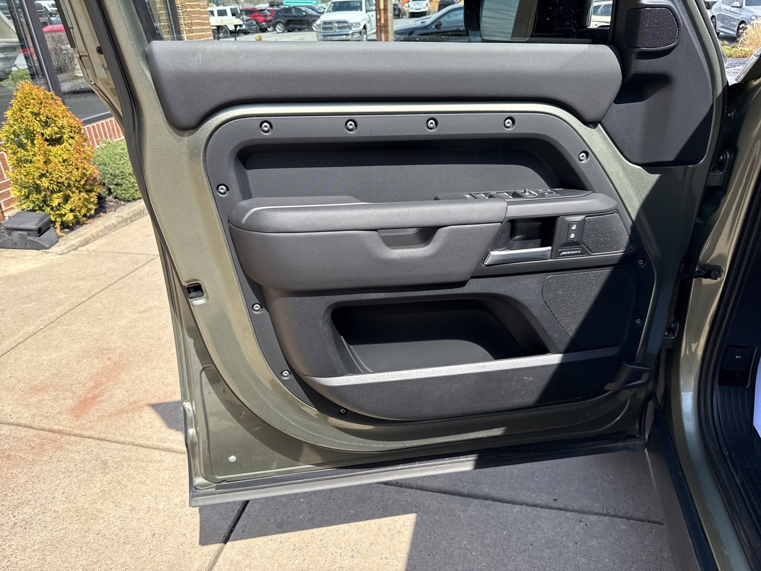 2025 Land Rover Defender S - Photo 15