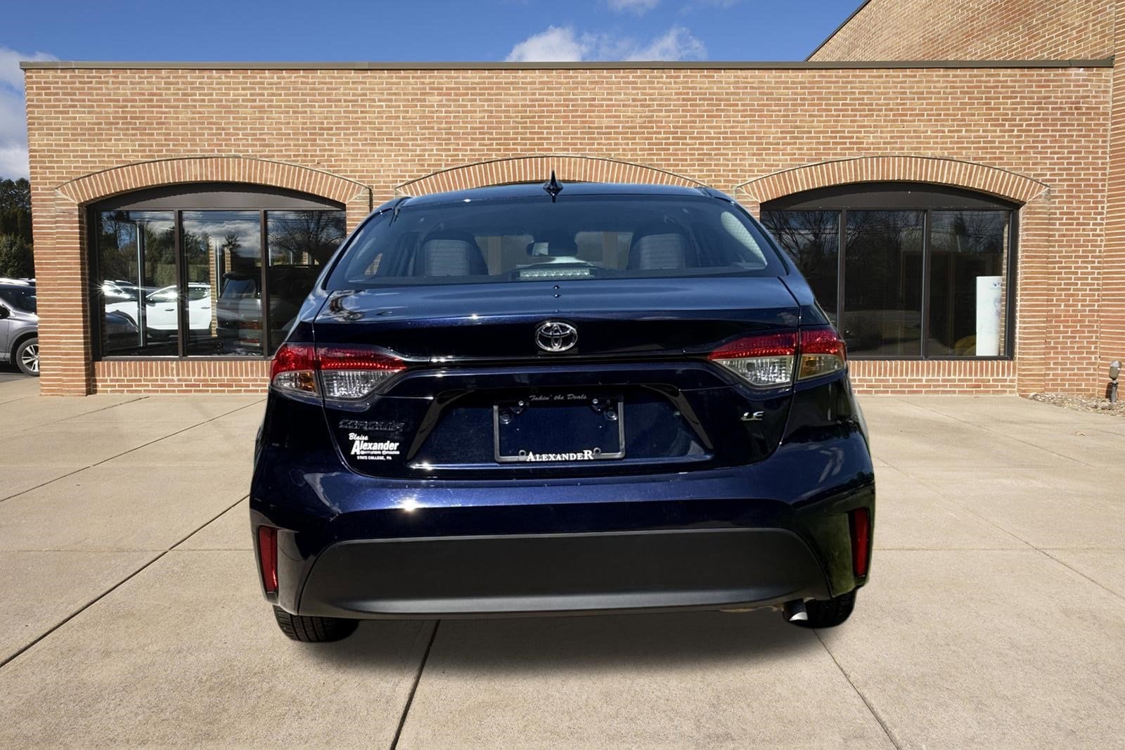 2025 Toyota Corolla LE - Photo 4